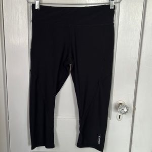 Reebok Black 3/4 Stretch Pants sz M